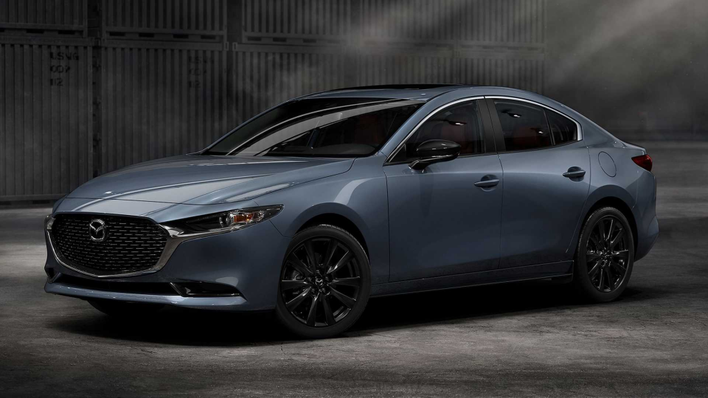 Mazda3 2022 phiên bản Carbon được công bố với ngoại thất tối màu, nội thất màu đỏ