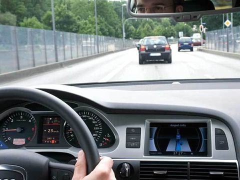 Top 10 kinh nghiệm lái xe trong thành phố cho các bác tài mới