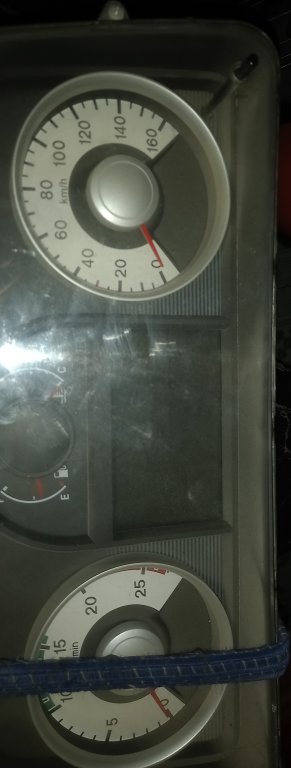đồng hồ taplo led điện tử báo hơi xe ben hyundai trago đời 2010 bị mờ....xám. Không hiển thị được..bác