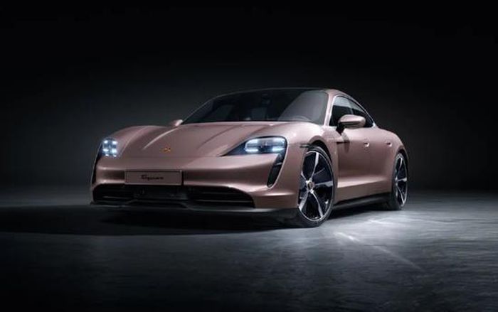 Các hãng xe hơi hạng sang như Porsche và Jaguar gặp khó khi sản xuất xe điện