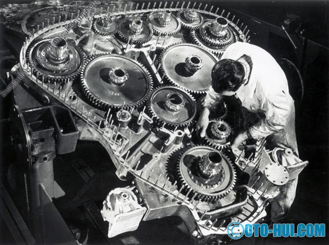deltic-gears-being-worked-on-photo-1-640x478.jpg