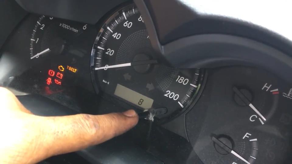reset đèn báo thay dây đai Toyota HiLUX và fotuner 3.jpg