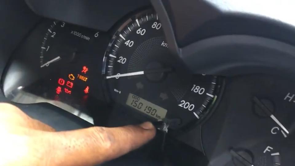 reset đèn báo thay dây đai Toyota HiLUX và fotuner.jpg