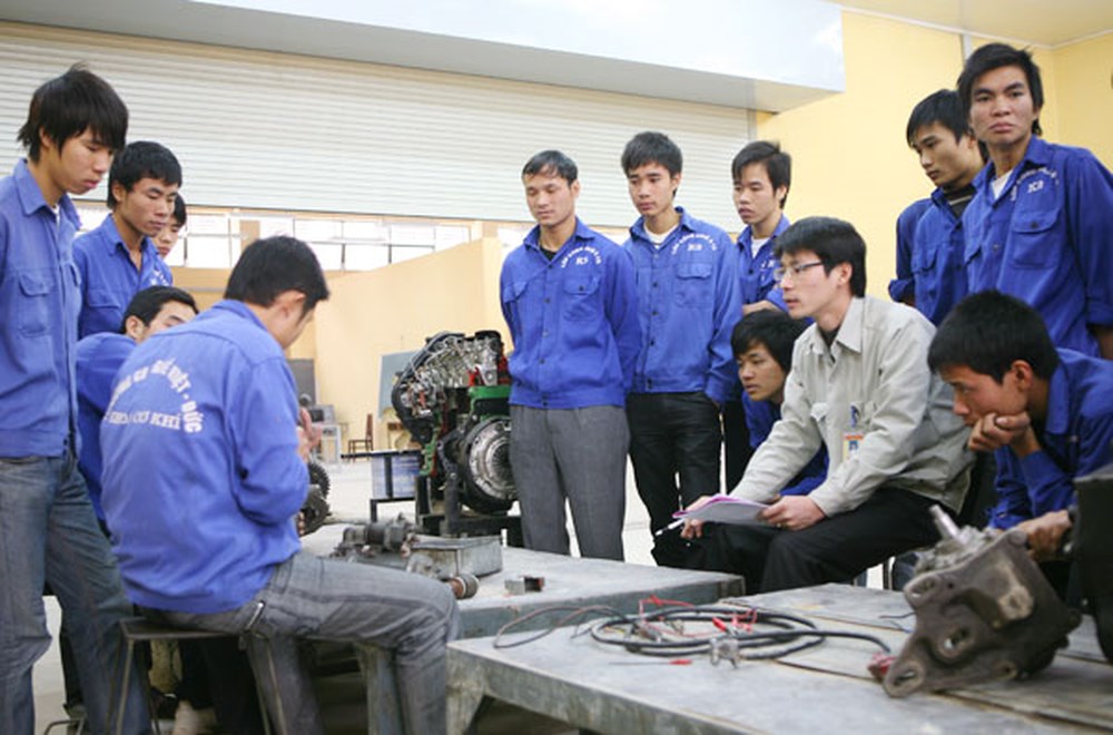 Tư vấn tuyển sinh 2018 Cơ hội nghề nghiệp ngành kỹ sư ô tô Việt Nam.jpg