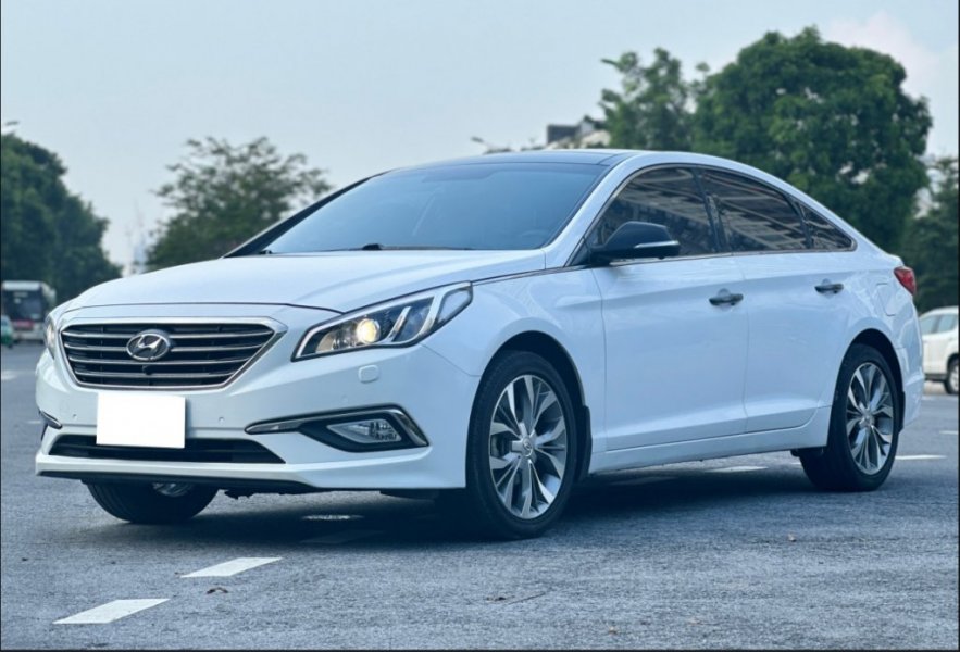 Hyundai Sonata doi 2016 bi rung giat khi o tua may cao, chay nhanh pic6.jpg