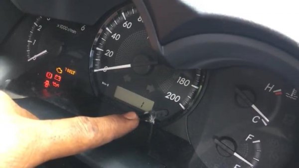 reset đèn báo thay dây đai Toyota HiLUX và fotuner 2.jpg